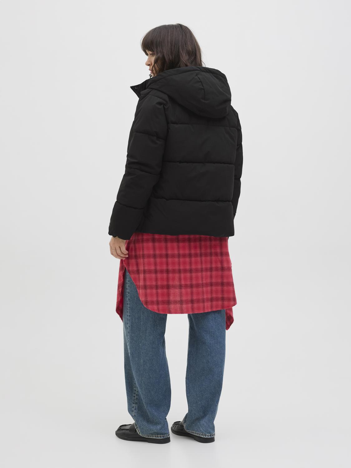 model_shot-back